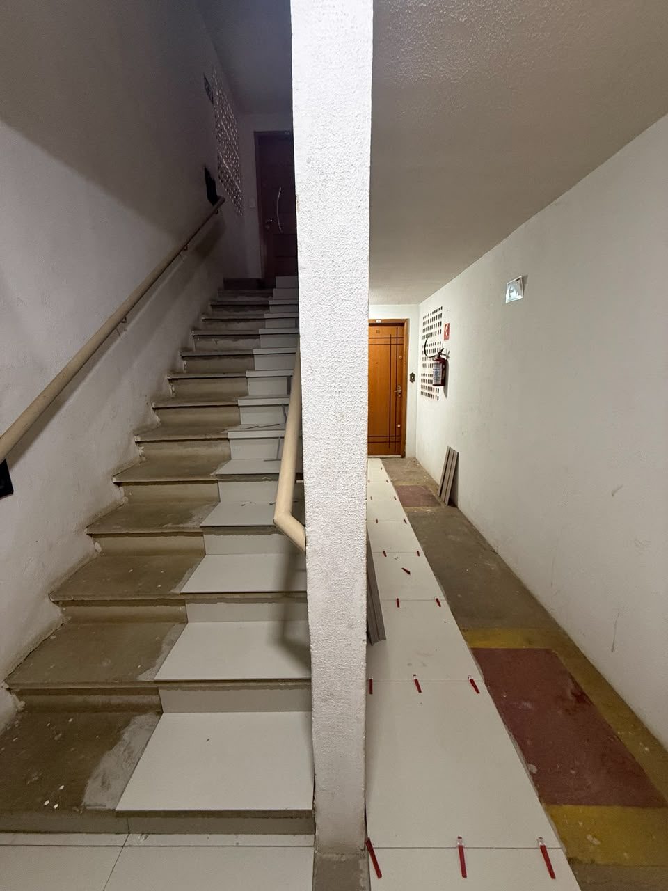 Colocação de Porcelanato — Condomínio Residencial Garden III