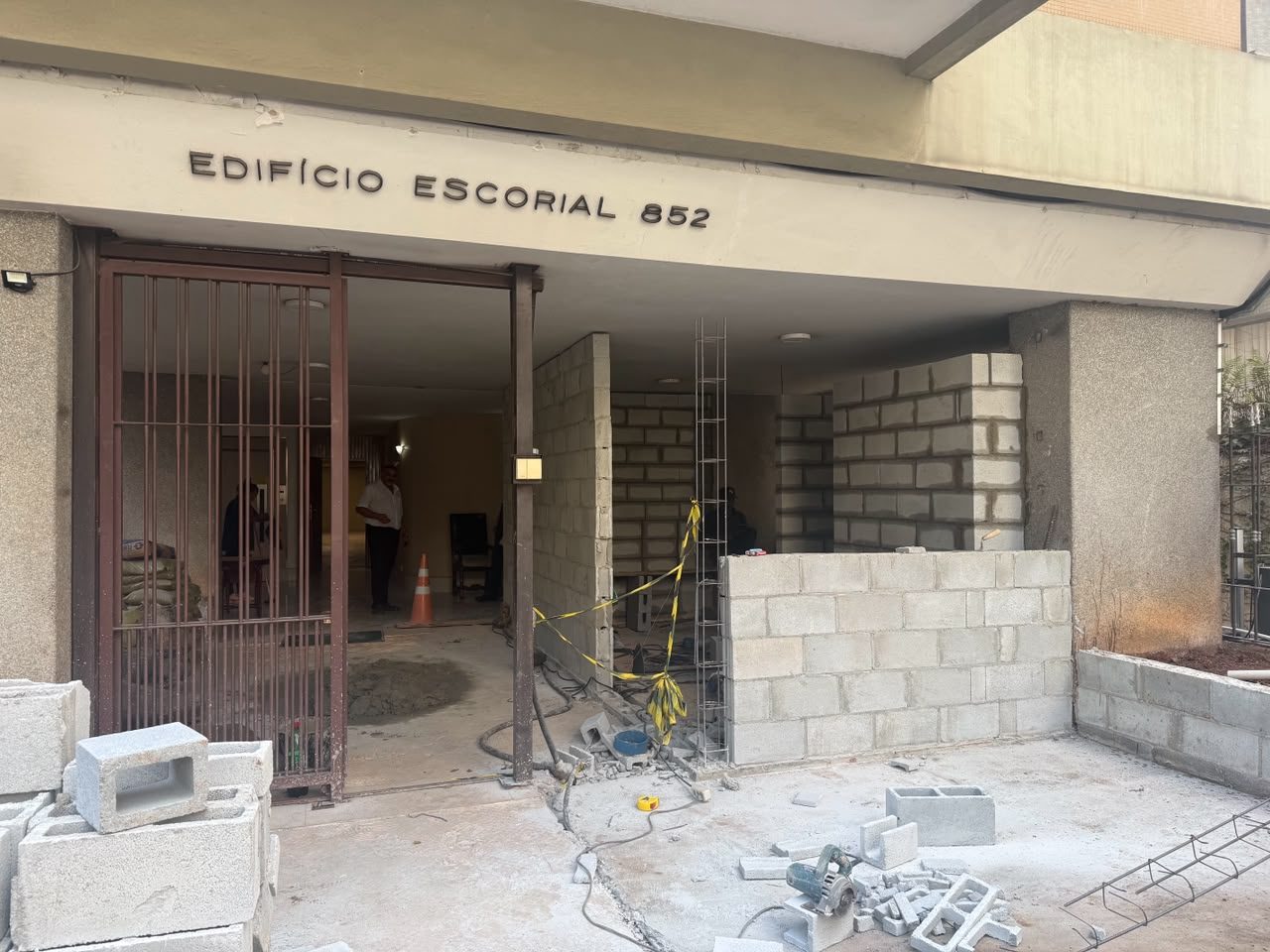 Fachada e Cobertura em Vidro e Hall Social — foto 7
